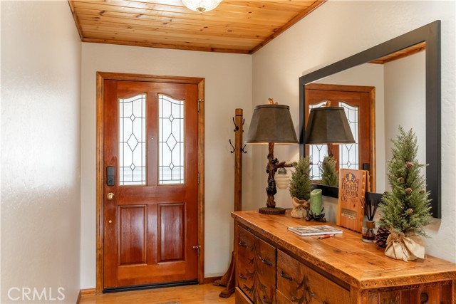 42690 Edgehill Place, Big Bear Lake CA: https://media.crmls.org/medias/9d7f21b2-9a89-4997-8e1a-69882bc4e199.jpg
