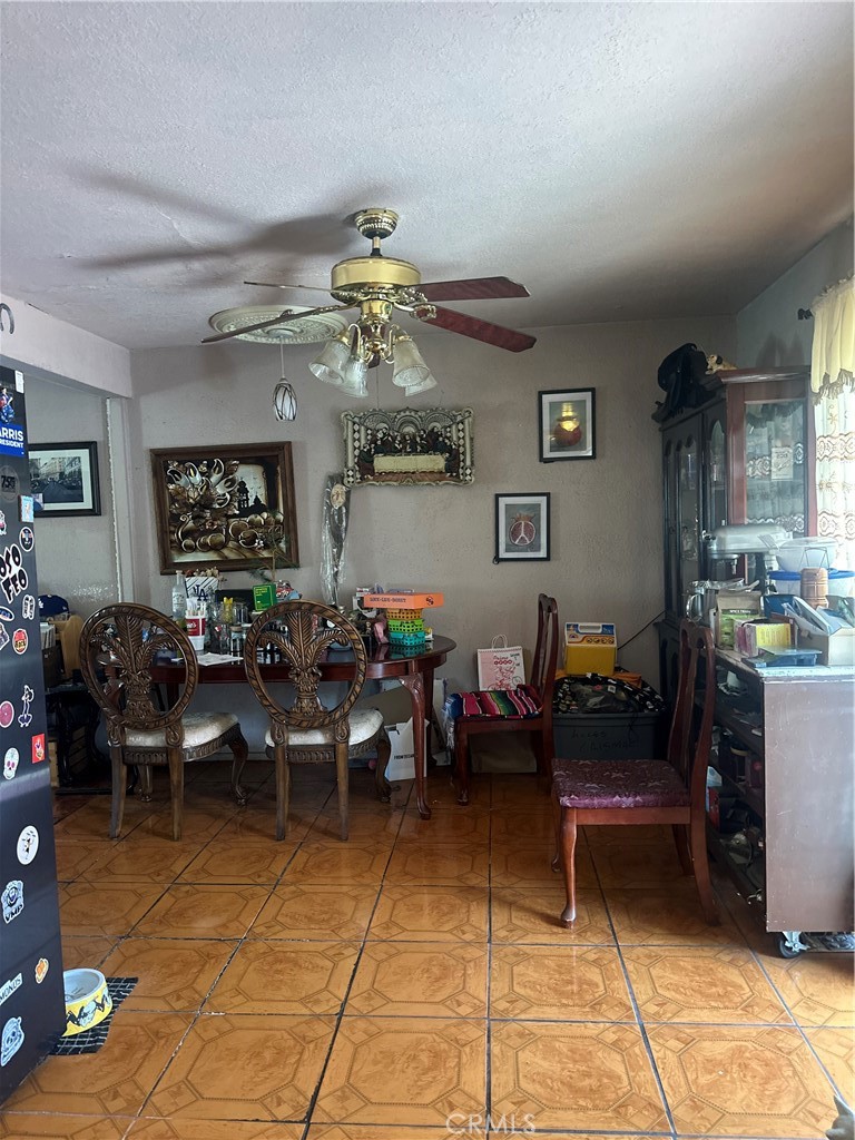 https://media.crmls.org/medias/9d7f551b-3d42-49c3-b3b2-22bf3b16f361.jpg?preset=X-Large