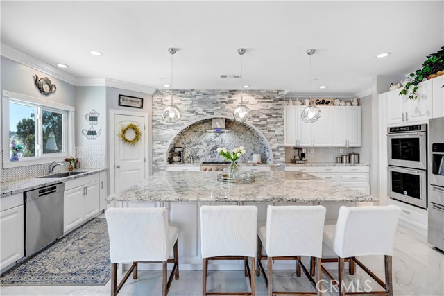 Detail Gallery Image 9 of 66 For 31291 Tommy, Temecula,  CA 92591 - 5 Beds | 4/1 Baths