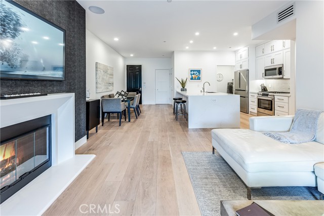 Detail Gallery Image 7 of 32 For 4820 Bellflower Ave #208,  North Hollywood,  CA 91601 - 3 Beds | 3 Baths
