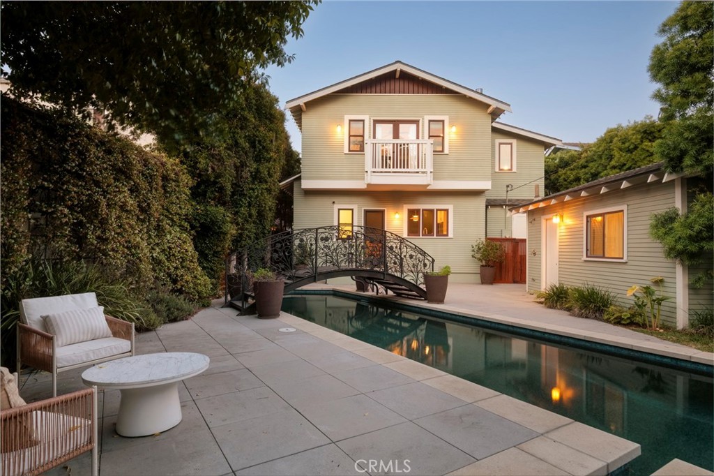 https://media.crmls.org/medias/9d82d385-f0e4-48fa-87e6-17beb6895437.jpg?preset=X-Large