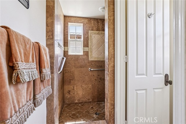 21254 Lorca Circle, Huntington Beach CA: https://media.crmls.org/medias/9d833955-1c24-4208-b44a-71375f277a83.jpg