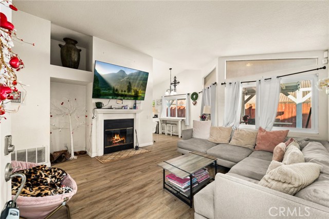 Detail Gallery Image 7 of 31 For 11355 Larchwood, Fontana,  CA 92337 - 3 Beds | 2 Baths