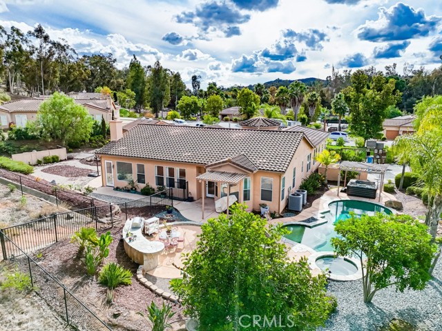 26161 Wyndemere Court, Escondido CA: https://media.crmls.org/medias/9d84be73-d41a-4176-8897-ba2d65260fc9.jpg