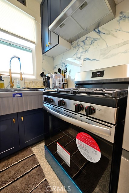 44 48 Navy Street, Venice CA: https://media.crmls.org/medias/9d84cfef-9cda-4772-93fa-d6af51806ebc.jpg