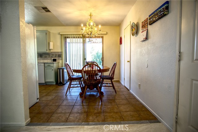 6367 Split Rock Avenue, 29 Palms CA: https://media.crmls.org/medias/9d8544c1-14ac-4631-b33b-f22be01b1805.jpg