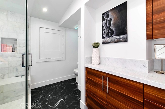 2111 Vista Entrada, Newport Beach CA: https://media.crmls.org/medias/9d85c88f-c3a0-4edc-8927-68f4cfd2ab2b.jpg
