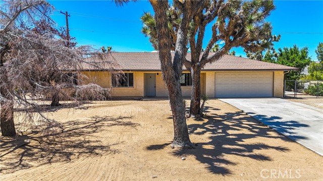 Detail Gallery Image 2 of 51 For 7930 Palm Ave, Yucca Valley,  CA 92284 - 3 Beds | 2 Baths