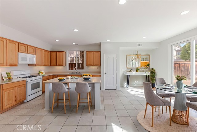 Detail Gallery Image 5 of 43 For 1717 Ropehaven Ct, Perris,  CA 92571 - 3 Beds | 2/1 Baths