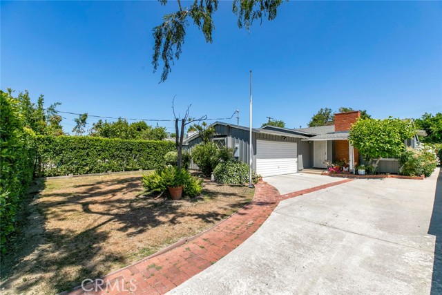 Detail Gallery Image 1 of 45 For 14719 Wyandotte St, Van Nuys,  CA 91405 - 2 Beds | 1/1 Baths
