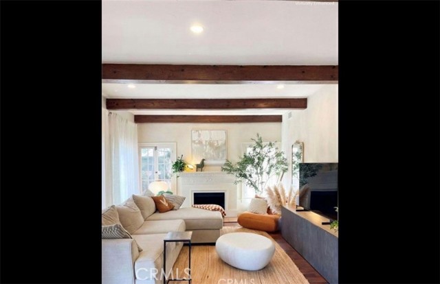 Detail Gallery Image 3 of 3 For 2118 Woodland Way, Los Angeles,  CA 90068 - 2 Beds | 2 Baths