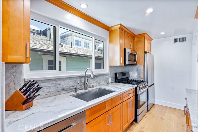 400 17th Street, Manhattan Beach, California 90266, 4 Bedrooms Bedrooms, ,2 BathroomsBathrooms,Residential,For Sale,17th,PW24197344