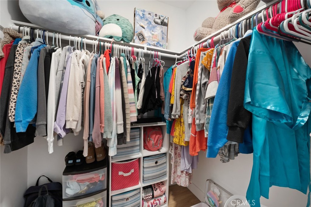 https://media.crmls.org/medias/9d89bcfe-f9c9-415c-b0cc-e896c053a679.jpg?preset=X-Large
