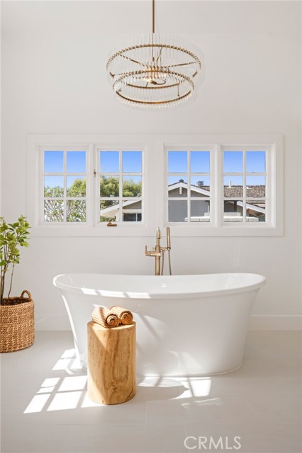 1927 Bayside Drive, Corona del Mar CA: https://media.crmls.org/medias/9d89cedb-f8ea-4f59-8593-c1e738080b04.jpg