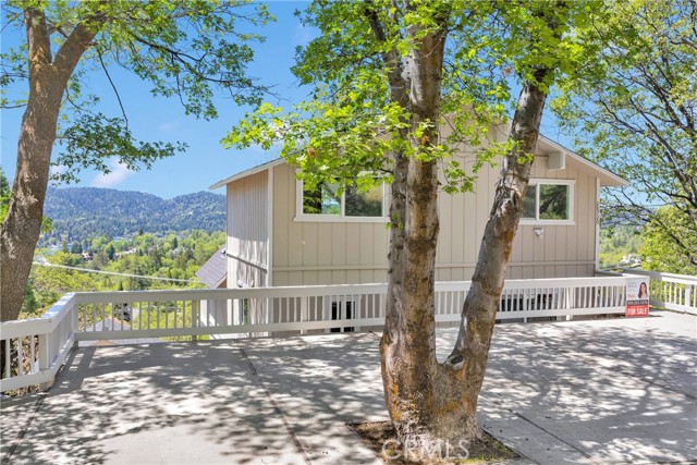 Detail Gallery Image 4 of 61 For 28720 Zion Dr, Lake Arrowhead,  CA 92352 - 4 Beds | 3 Baths