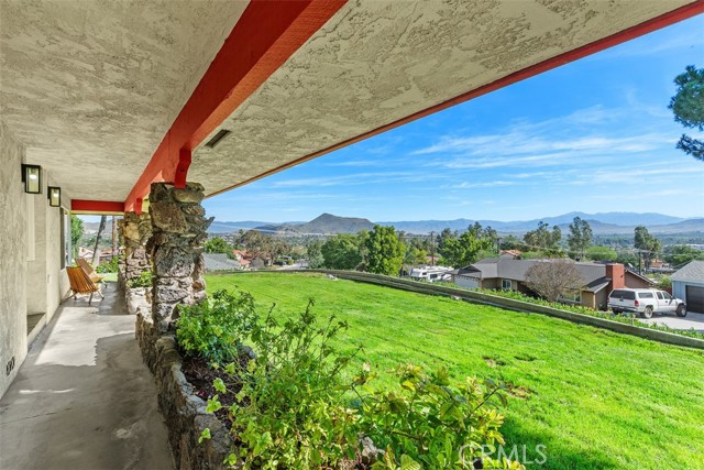 Detail Gallery Image 6 of 39 For 5425 Golden West, Jurupa Valley,  CA 92509 - 3 Beds | 3 Baths