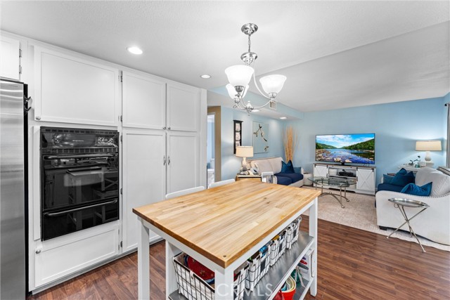 6316 E Woodsboro Avenue, Anaheim Hills CA: https://media.crmls.org/medias/9d8c2aa5-eaee-45c2-8240-35c73276518f.jpg