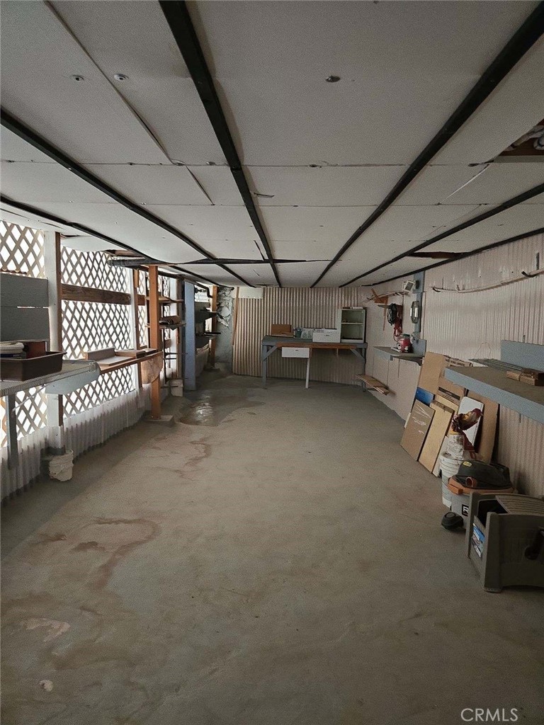 https://media.crmls.org/medias/9d8c6969-4fdc-444d-bea6-a91256d968d9.jpg?preset=X-Large