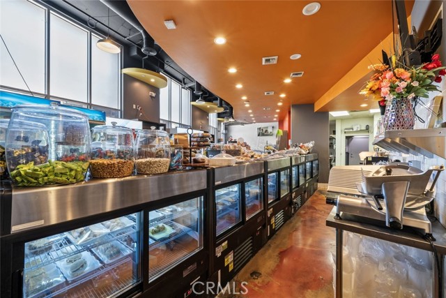 400 E Broadway, Glendale CA: https://media.crmls.org/medias/9d8c701e-941a-4da1-bbc0-e9c2c060d02a.jpg