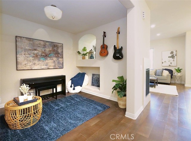 Flexible space: Sitting room, Music Room, Office, Dining room, etc.