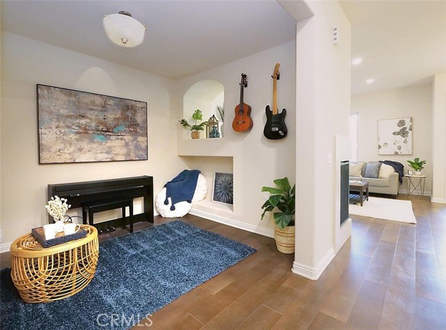 Flexible space: Sitting room, Music Room, Office, Dining room, etc.