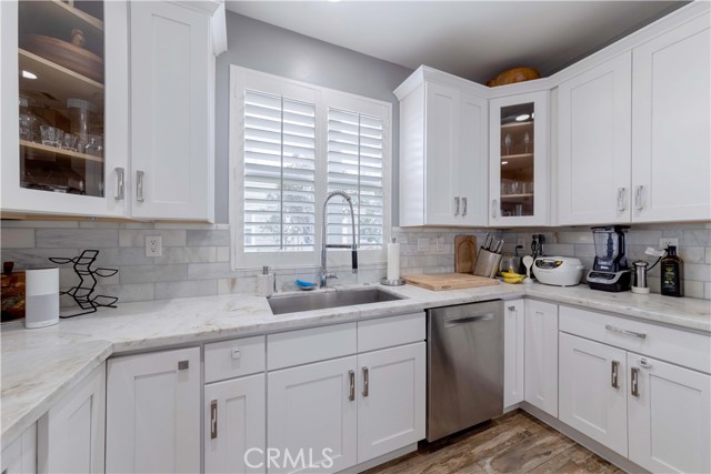 Detail Gallery Image 10 of 38 For 1800 S Pacific Coast Highway #94,  Redondo Beach,  CA 90277 - 3 Beds | 3 Baths