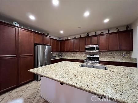 Detail Gallery Image 8 of 36 For 550 W Mesa Ave, Rialto,  CA 92376 - 5 Beds | 3 Baths