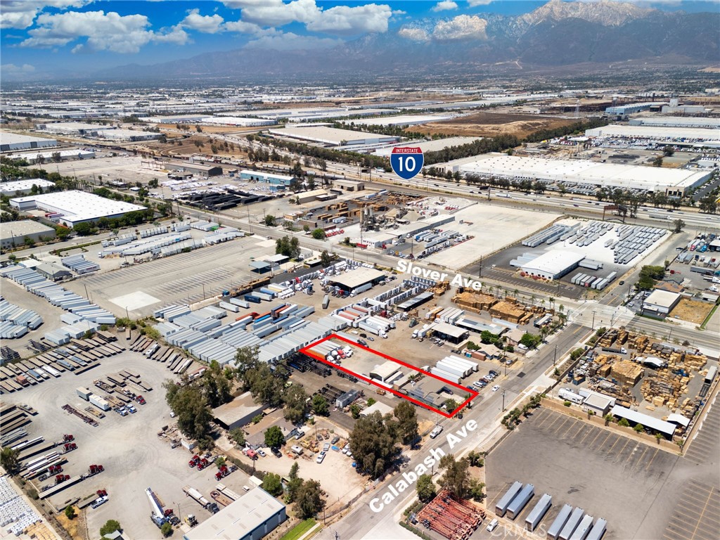 https://media.crmls.org/medias/9d8d9971-29a7-4a94-8e7e-f72664320af2.jpg?preset=X-Large