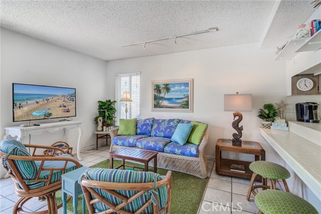 Detail Gallery Image 2 of 21 For 110 31st St a,  Newport Beach,  CA 92663 - 2 Beds | 1 Baths