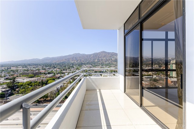 343 Pioneer Drive, Glendale CA: https://media.crmls.org/medias/9d8f1d2d-ecfb-4467-a1ed-559f13e7fda7.jpg