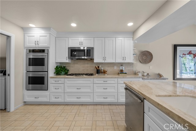 Detail Gallery Image 13 of 44 For 621 Westchester Ln, Thousand Oaks,  CA 91320 - 3 Beds | 2/1 Baths