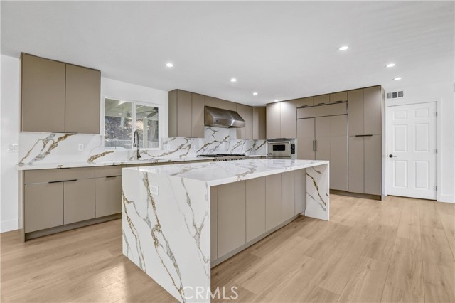 Detail Gallery Image 19 of 31 For 24045 Philiprimm St, Woodland Hills,  CA 91367 - 8 Beds | 5 Baths