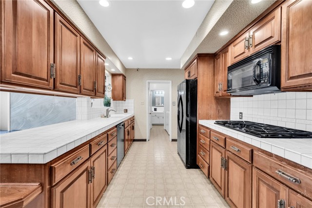 Detail Gallery Image 12 of 41 For 1971 W Santa Cruz St, San Pedro,  CA 90732 - 4 Beds | 3 Baths