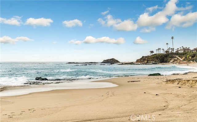 31032 Aliso Circle, Laguna Beach CA: https://media.crmls.org/medias/9d90706a-060f-4a4d-9e43-f2aed7107c2a.jpg
