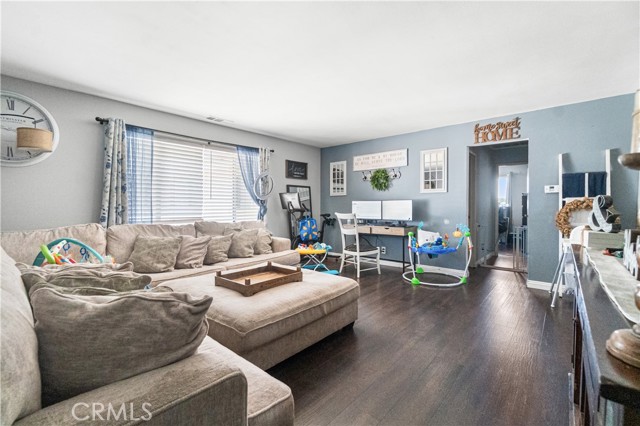 8020 Mckinley Avenue, South Gate CA: https://media.crmls.org/medias/9d911600-6100-4828-9c0a-5b698c502553.jpg