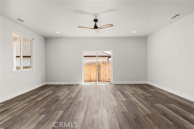 Detail Gallery Image 9 of 42 For 5585 Scottwood Rd, Paradise,  CA 95969 - 2 Beds | 2 Baths