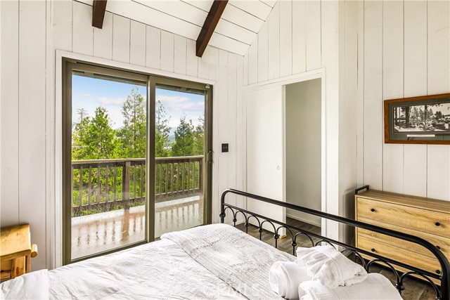 332 Grizzly Road, Lake Arrowhead CA: https://media.crmls.org/medias/9d922df3-efff-49a3-a05c-fba961cd538e.jpg