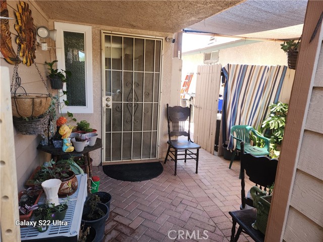 16171 Winterwood Lane, Fontana CA: https://media.crmls.org/medias/9d92377e-99b9-4c4f-8e89-0069e96e015e.jpg