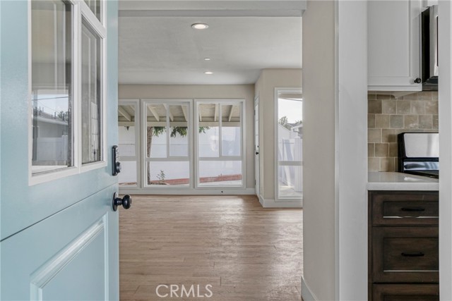 Detail Gallery Image 5 of 43 For 7909 Aldea Ave, Lake Balboa,  CA 91406 - 6 Beds | 5/2 Baths