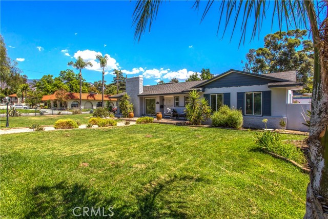 Detail Gallery Image 2 of 19 For 3095 Pepper Tree Ln, San Bernardino,  CA 92404 - 3 Beds | 2/1 Baths