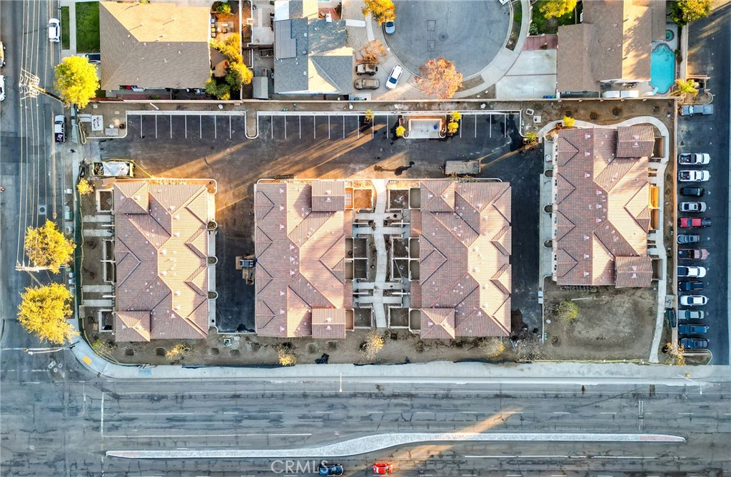 https://media.crmls.org/medias/9d951983-17f8-4310-81d9-d05030923d96.jpg?preset=X-Large