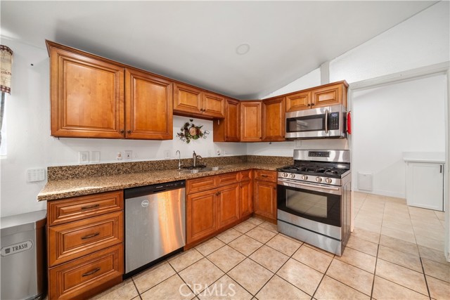 Detail Gallery Image 7 of 44 For 1610 N Amador Ave, Ontario,  CA 91764 - 5 Beds | 3 Baths