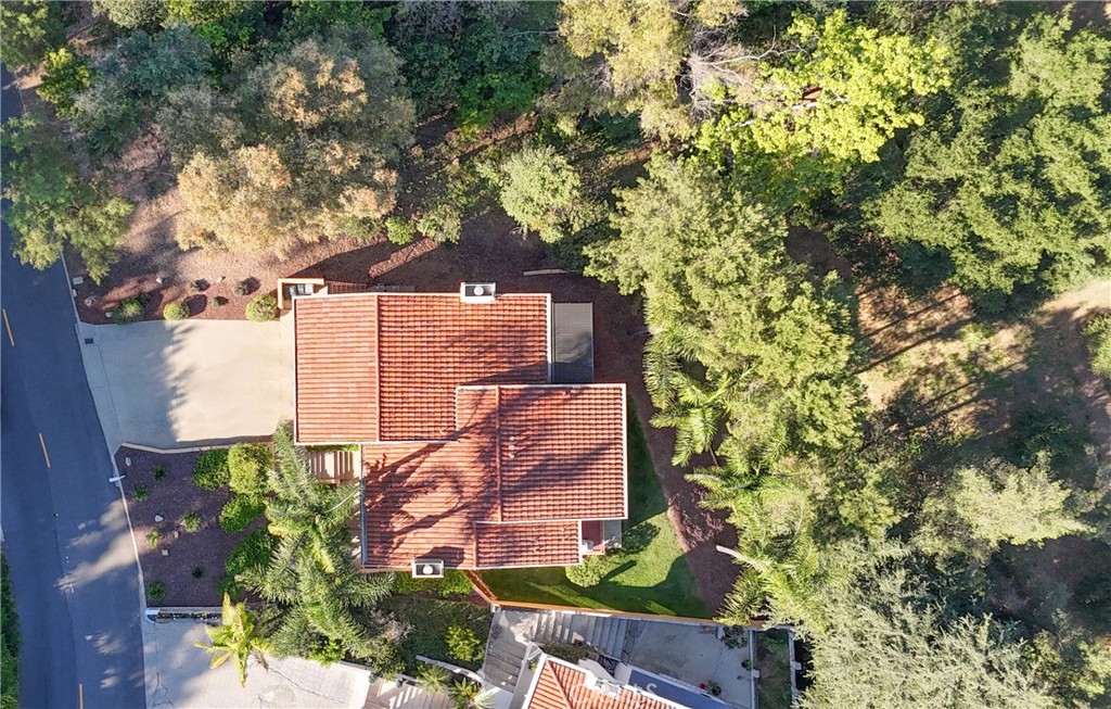 https://media.crmls.org/medias/9d95547c-b4ab-4cf8-87ca-7ccc1fc90cb0.jpg?preset=X-Large
