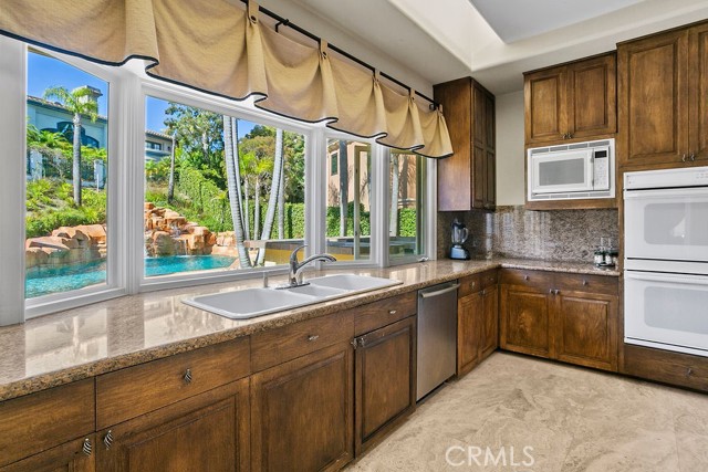 5 Ebony Glade, Laguna Niguel CA: https://media.crmls.org/medias/9d958fed-6185-4a08-83df-306d819759e4.jpg