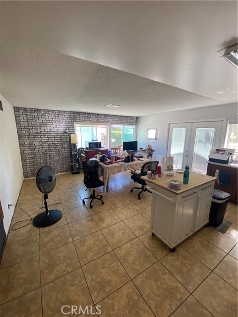 Detail Gallery Image 3 of 13 For 1882 E Larch St, Simi Valley,  CA 93065 - 4 Beds | 2/1 Baths
