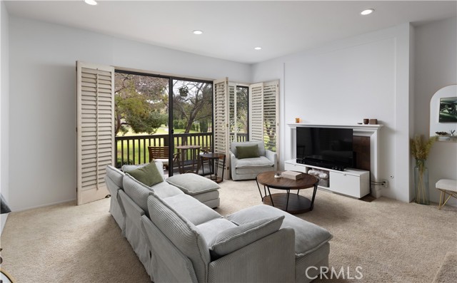 Detail Gallery Image 10 of 31 For 9 Flores #26,  Irvine,  CA 92612 - 2 Beds | 2 Baths