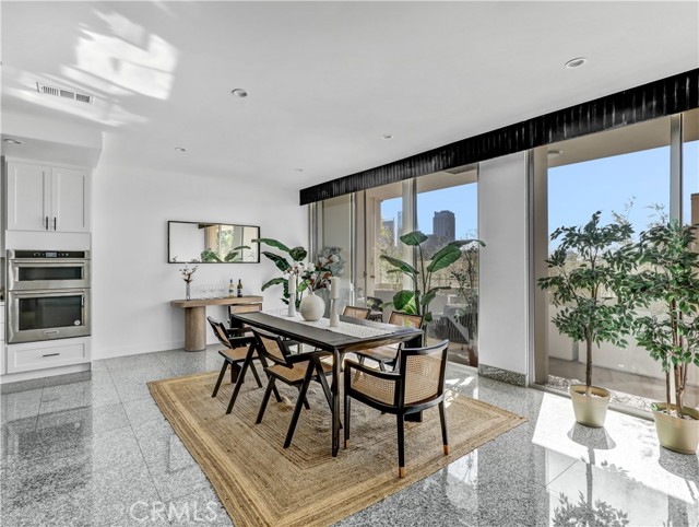 Detail Gallery Image 11 of 34 For 1333 S Beverly Glen Bld #402,  Los Angeles,  CA 90024 - 5 Beds | 5/1 Baths