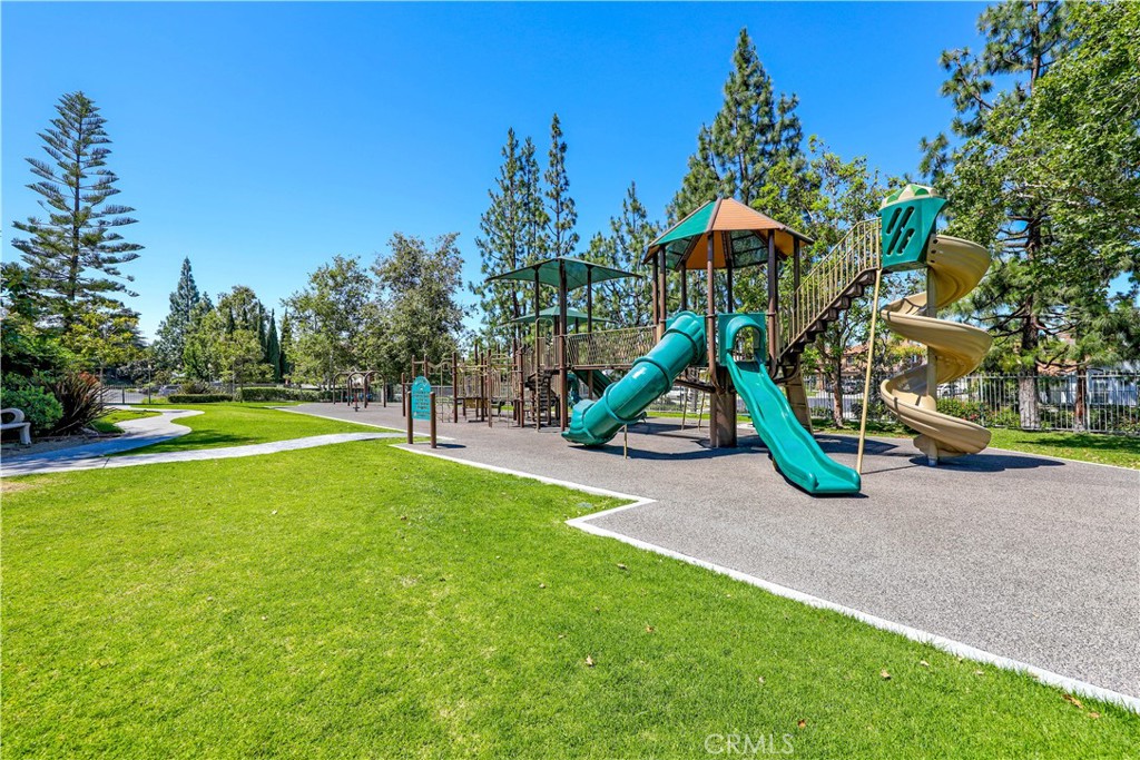 https://media.crmls.org/medias/9d985b60-e5e5-4e38-9a43-c96be45b959a.jpg?preset=X-Large