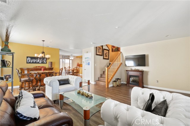 Detail Gallery Image 4 of 24 For 17049 La Vesu Rd., Fontana,  CA 92337 - 4 Beds | 2/1 Baths