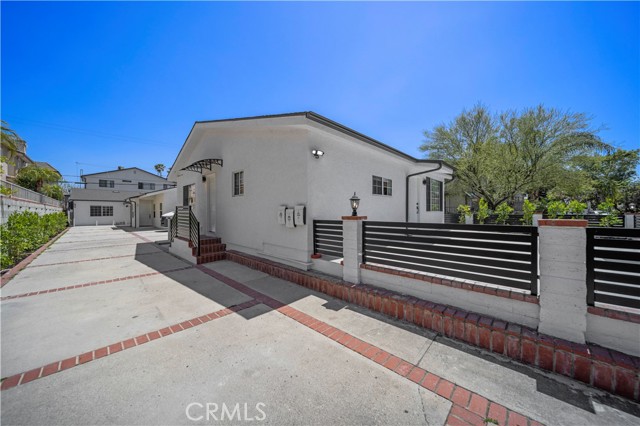 Detail Gallery Image 3 of 25 For 252 W Tujunga Ave, Burbank,  CA 91502 - 3 Beds | 2 Baths